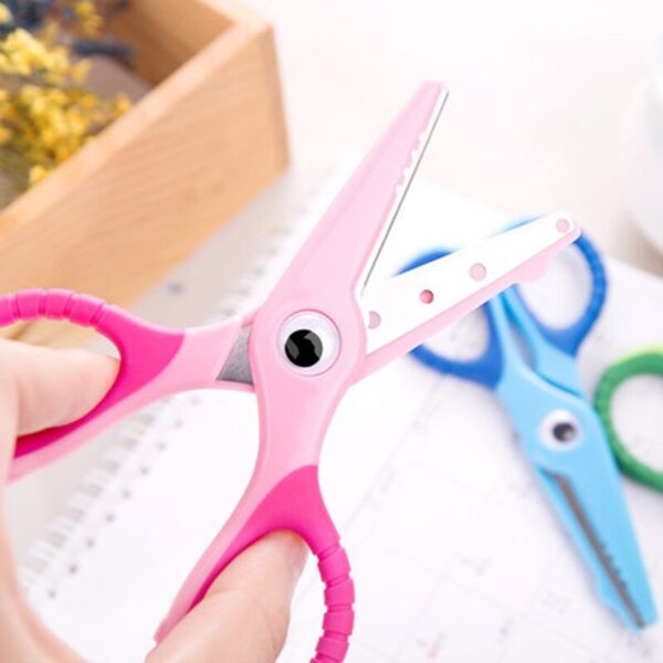 Gunting Anak + Pengaman 6071 Bentuk Lucu Kids Scissors Ujung Tumpul - Gambar 5